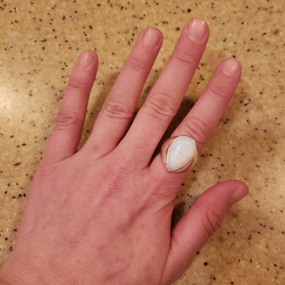 NWT Tear Drop White Silver Ring Sz 7
